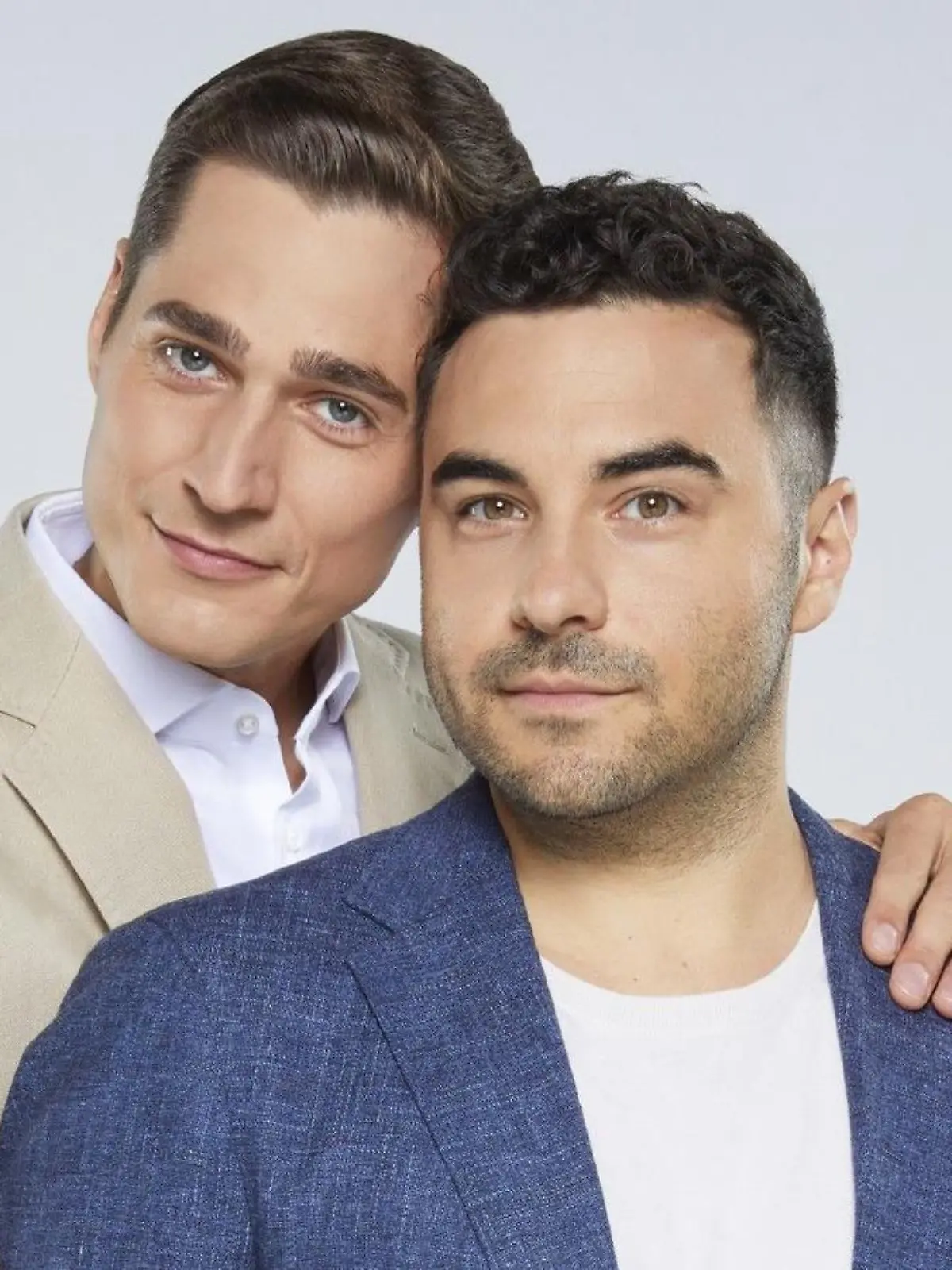 Timothy Boldt (l., spielt "Ringo Huber") und Lars Steinhöfel (spielt "Easy Winter")

Die Verwendung des sendungsbezogenen Materials ist nur mit dem Hinweis und Verlinkung auf RTL+ gestattet.