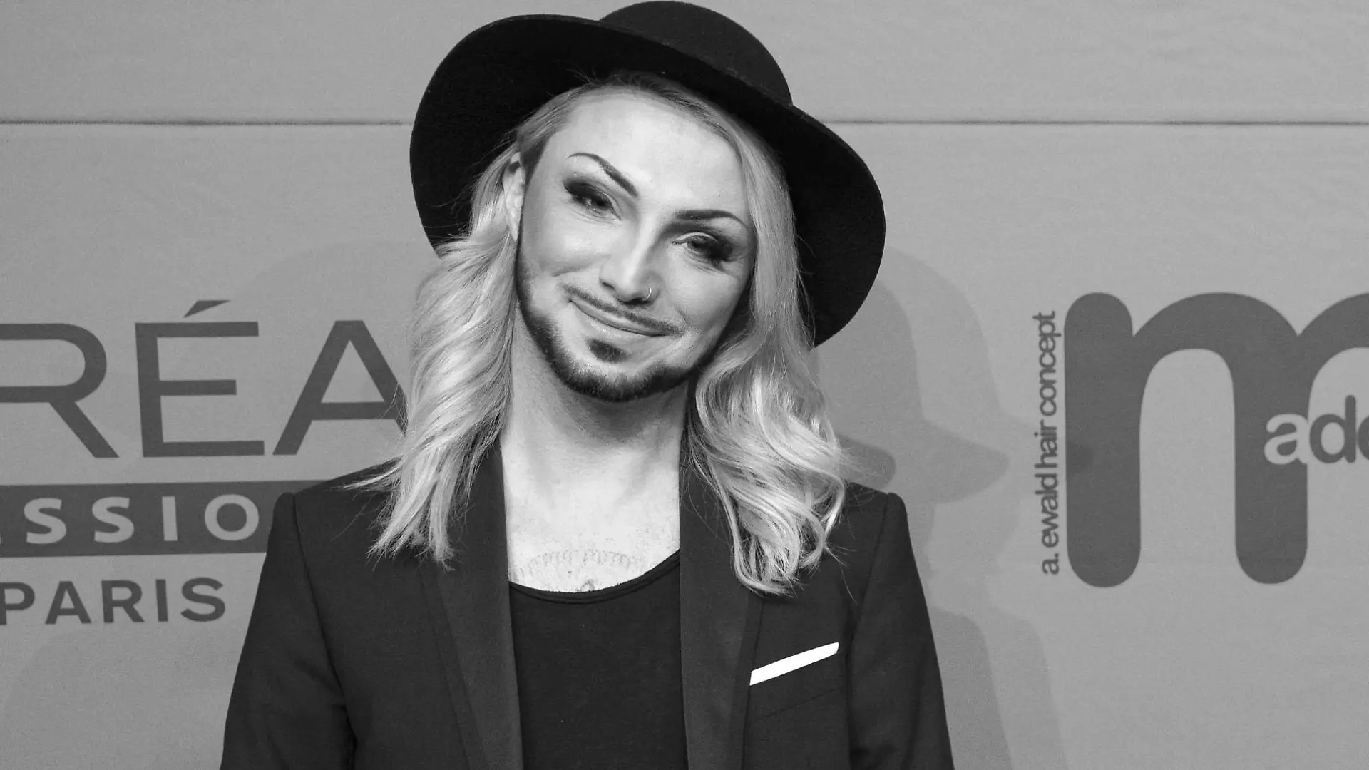 Sebastian Böhm beim Friseurfestival StylCom auf dem Messegelände. Erfurt, 10.11.2019 *** Sebastian Böhm at the StylCom hairdressing festival at the Erfurt Exhibition Centre, 10 11 2019 Foto:xM.xKremerx/xFuturexImage