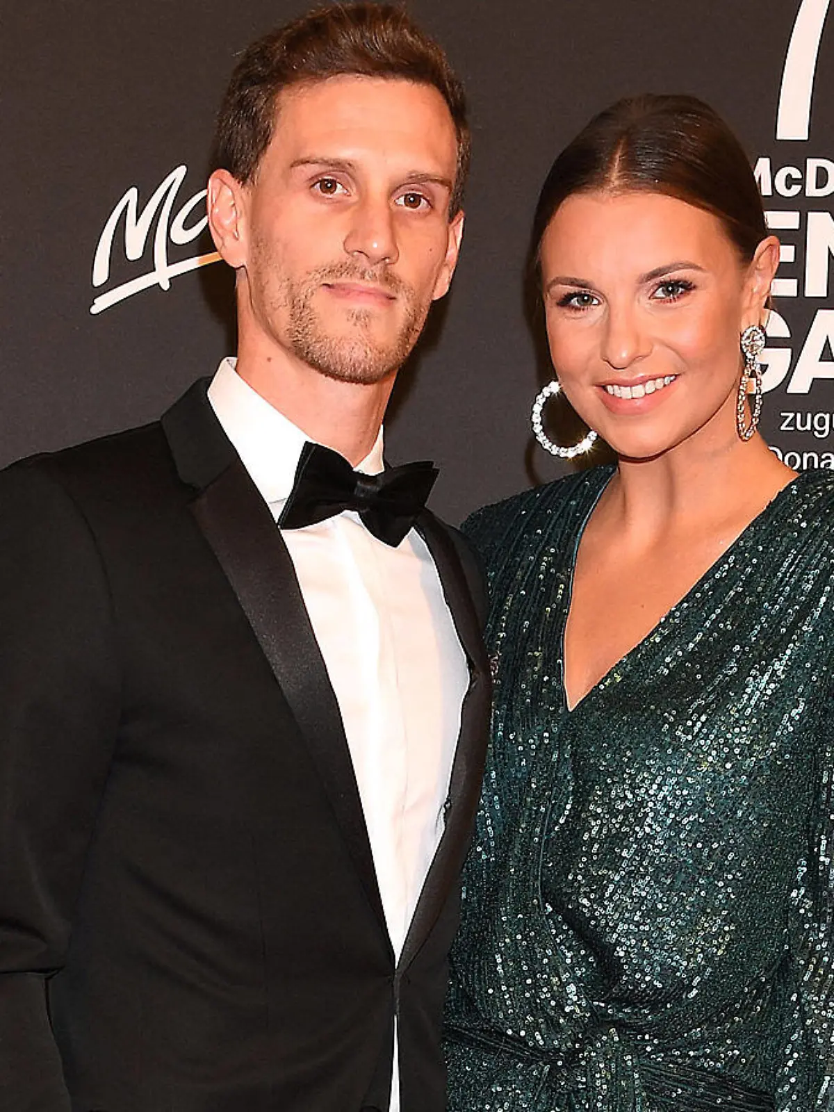  Laura Wontorra und Simon Zoller bei der Benefiz Gala zugunsten der McDonalds Kinderhilfe Stiftung am 9.11.2019 in München McDonalds Kinderhilfe Benefizgala 2019 in München *** Laura Wontorra and Simon Zoller at the benefit gala for the McDonalds Childrens Aid Foundation on 9 11 2019 in Munich McDonalds Childrens Aid Benefizgala 2019 in Munich PUBLICATIONxINxGERxSUIxAUTxONLY
