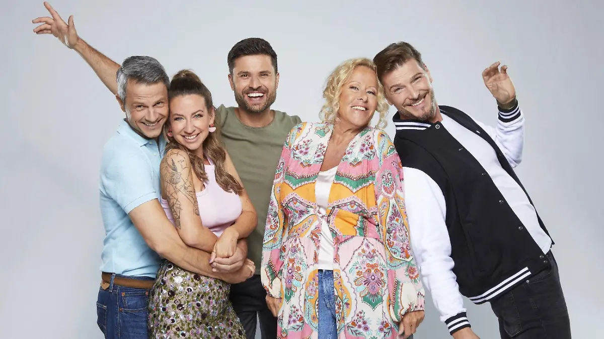 V.l.: Jens Hajek, Isabell Hertel, Milos Vukovic, Iris Werlin, Jan Ammann
Die Verwendung des sendungsbezogenen Materials ist nur mit dem Hinweis und Verlinkung auf RTL+ gestattet.