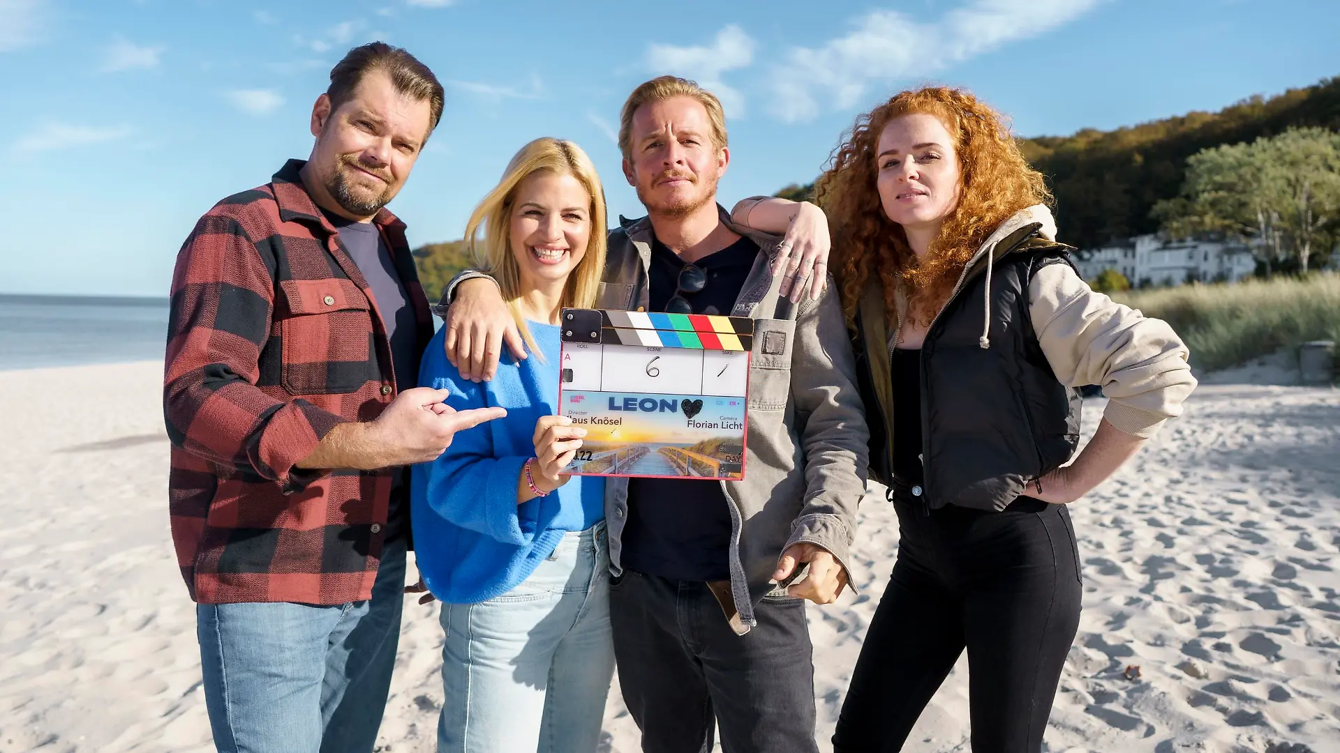 V.l.: Daniel Fehlow, Susan Sideropoulos, Daniel Roesner, Sarah Hannemann
Die Verwendung des sendungsbezogenen Materials ist nur mit dem Hinweis und Verlinkung auf RTL+ gestattet.
