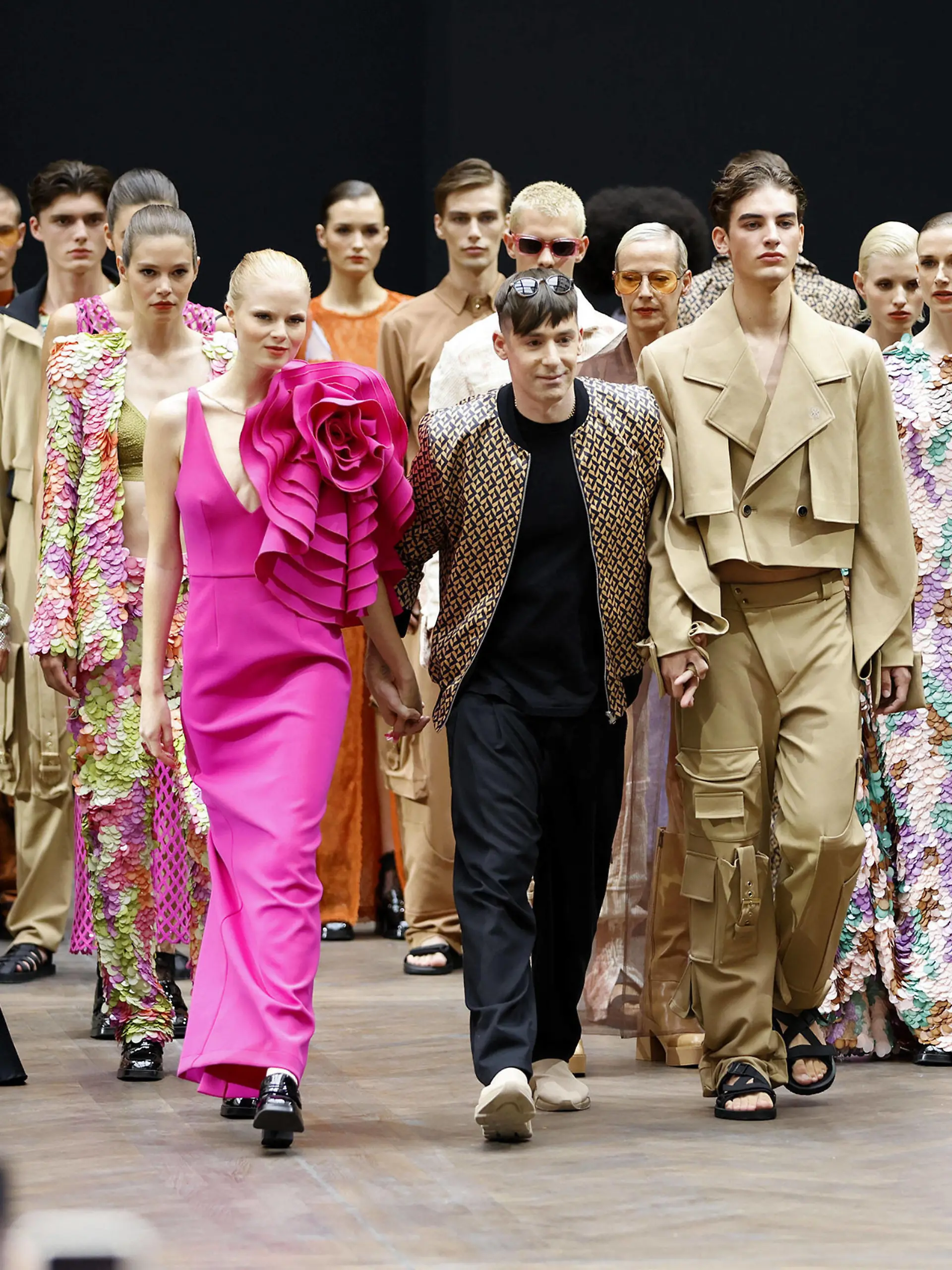  Kilian Kerner mit Models auf dem Laufsteg bei seiner Fashion Show am 6.09.2022 im Rahmen der Mercedes Benz Fashion Week in Berlin MBFW Fashionweek Berlin - Kilian Kerner Show *** Kilian Kerner with models on the catwalk at his fashion show on 6 09 2022 as part of the Mercedes Benz Fashion Week in Berlin MBFW Fashionweek Berlin Kilian Kerner Show PUBLICATIONxINxGERxSUIxAUTxONLY