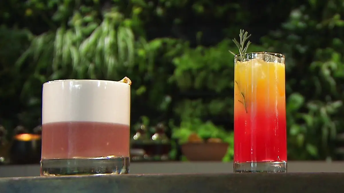 Für jeden der passende Cocktail dabei: Einer auf Glühweinbasis, ein Alkoholfreier und einer mit Rotkohl