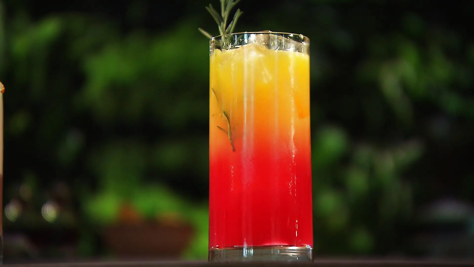 Dieser alkoholfreie Cocktail schmeckt etwas wie Aperol, nur deutlich fruchtiger.