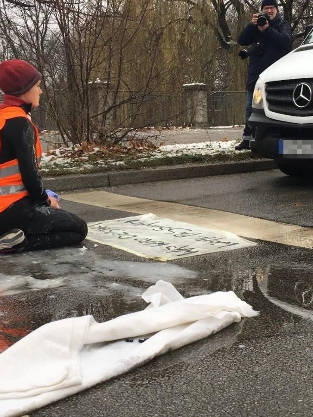 In München wollten sich Klima-Aktivisten auf einer Straße festkleben.