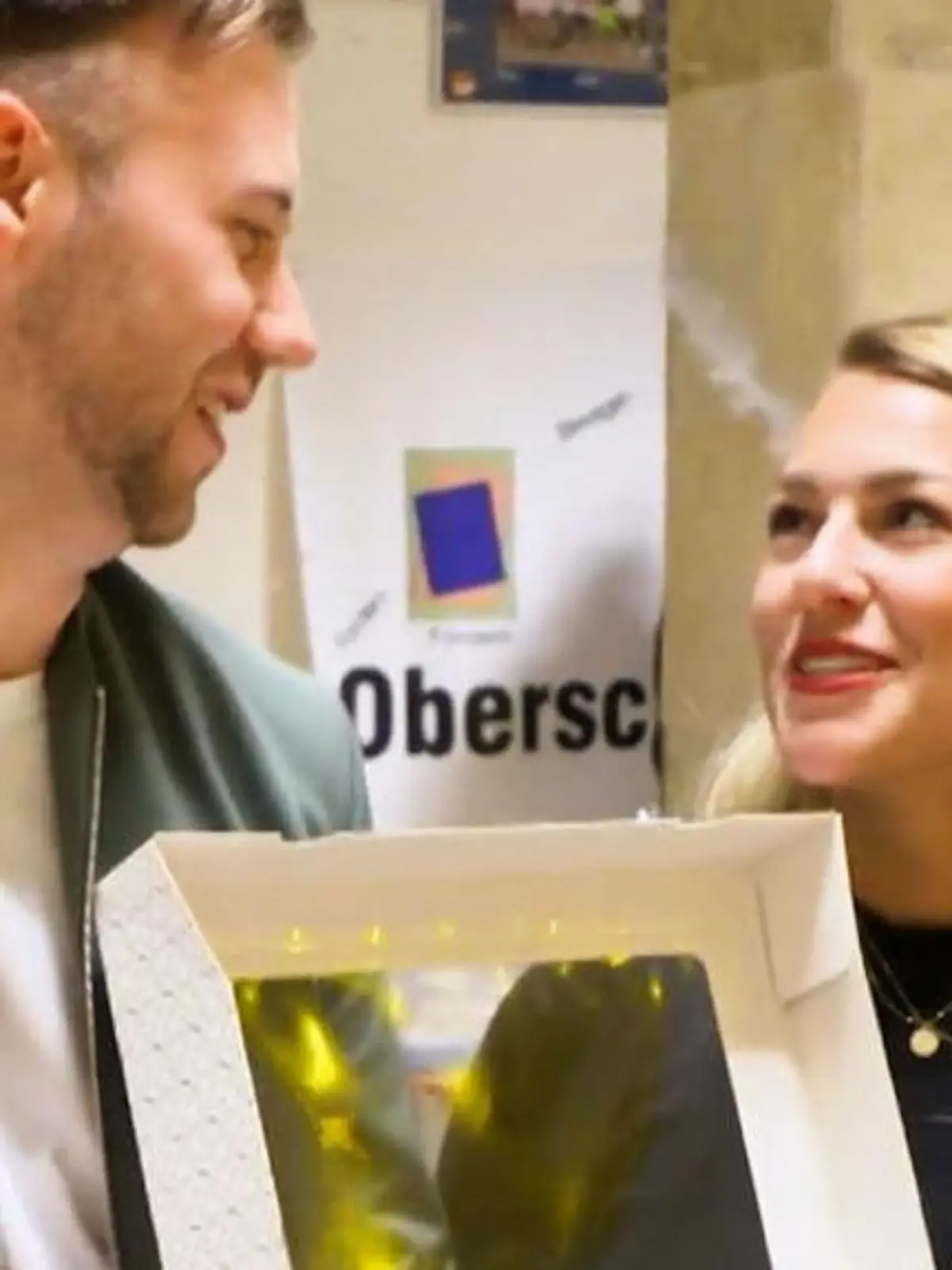 Nach drei Monaten dürfen die "Ohne Limit"-Kandidaten Leon und Vanessa endlich ihr Schweigen brechen und alle an ihrem Glück teilhaben lassen