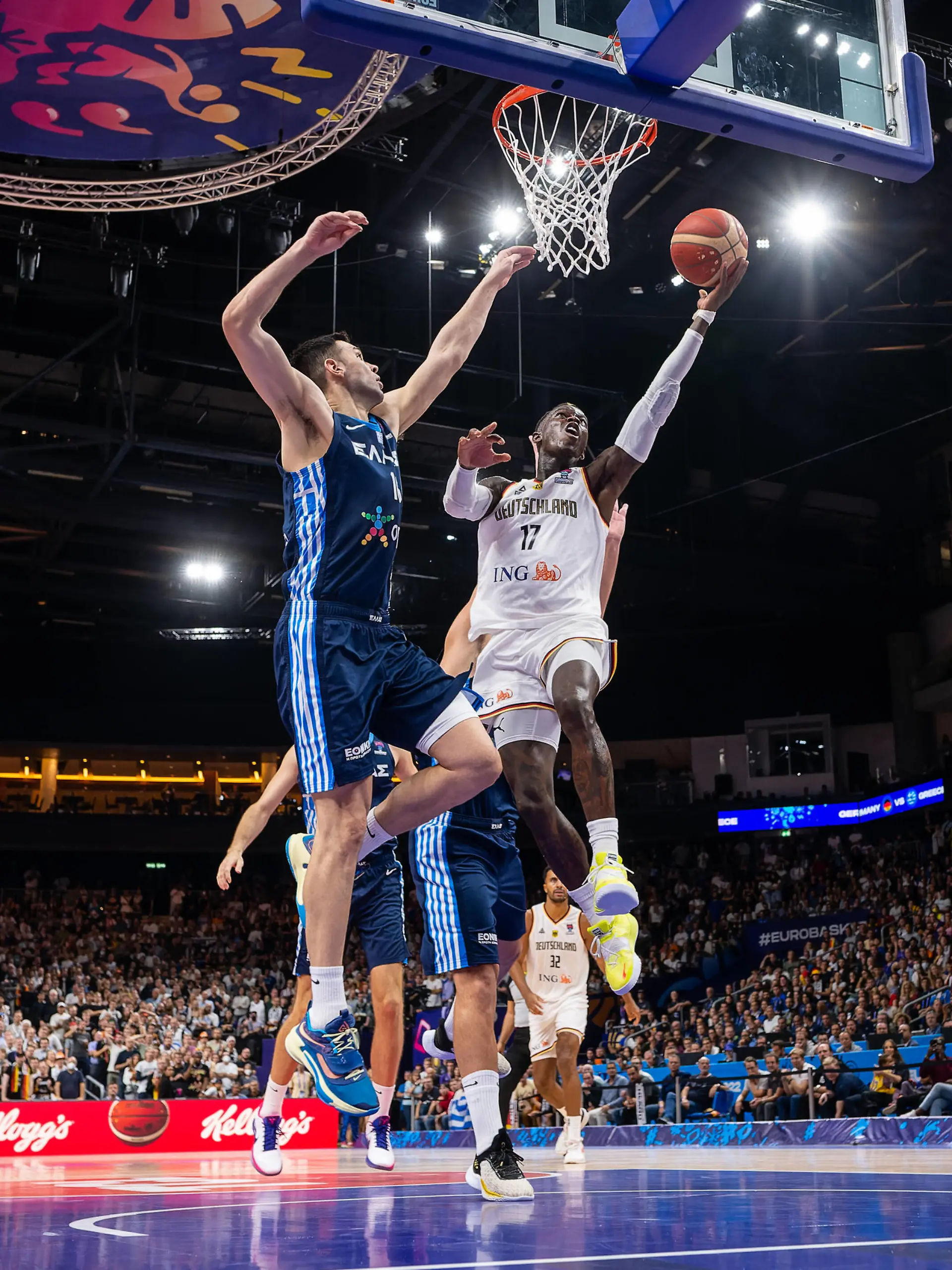  Basketball Berlin 13.09.2022 Eurobasket 2022 Viertelfinale Deutschland GER - Griechenland GRE Dennis Schröder / Schroeder Deutschland, No.17 Schröder Schroder Georgios Papagiannis Griechenland, No.14 *** Basketball Berlin 13 09 2022 Eurobasket 2022 Quarterfinals Germany GER Greece GRE Dennis Schröder Schroeder Germany, No 17 Schröder Schroder Georgios Papagiannis Greece, No 14