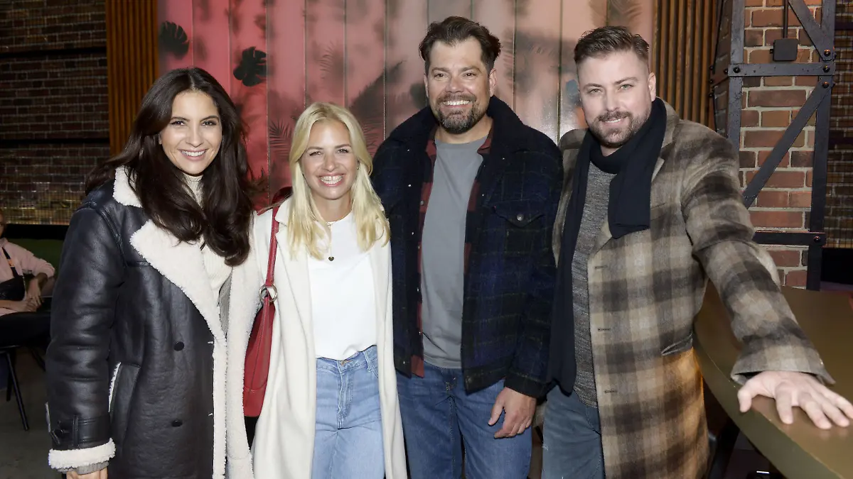 v.l.n.r. Laura Lehmann (Chryssanthi Kavazi) Sarah Moreno (Susan Sideroloulos) Leon Moreno (Daniel Fehlow) John Bachmann (Felix von Jascheroff) 1 Drehtag von Susan und Daniel