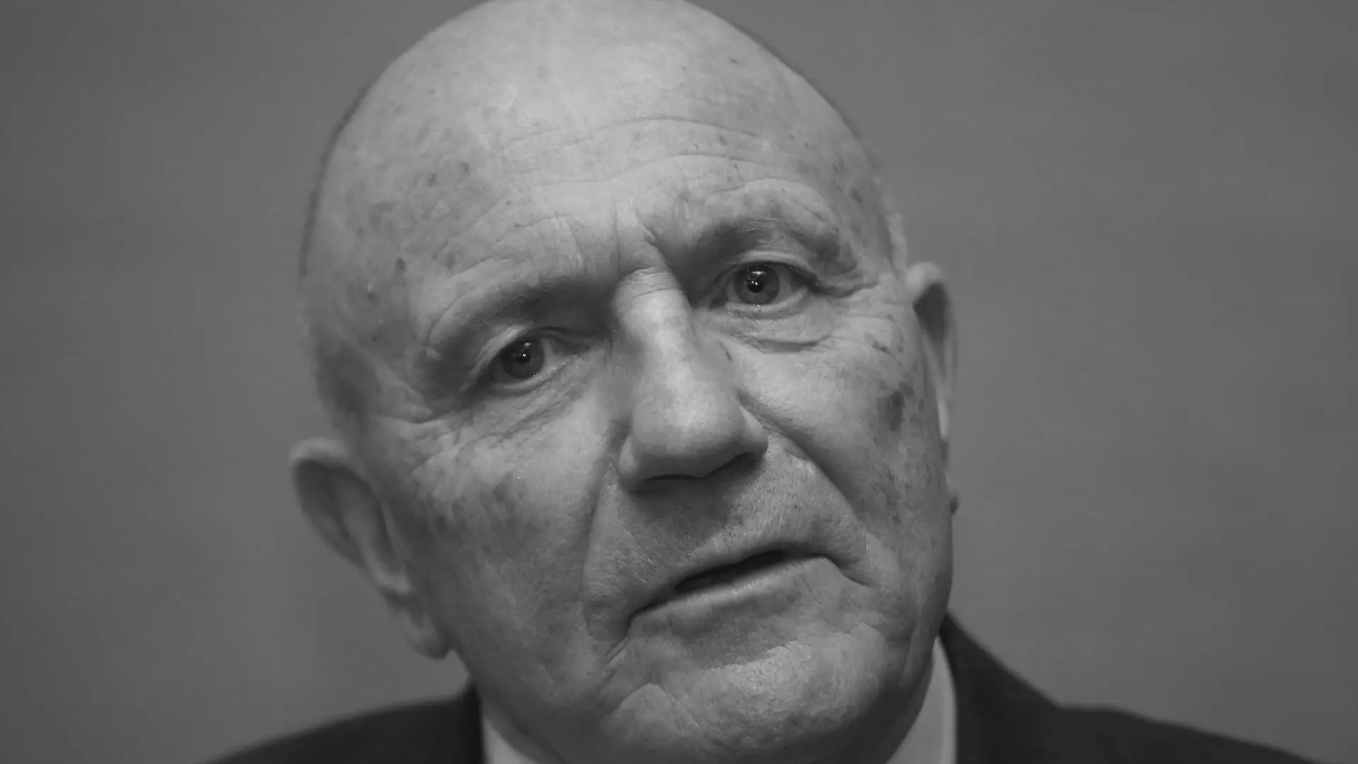 FILE - George Cohen, one of four members of the England 1966 World Cup winning side, talks to the media at the Royal garden Hotel in London Tuesday, Jan. 5, 2016. George Cohen, the right-back for England World Cup-winning team of 1966, has died aged 83, his former club Fulham have announced on Friday, Dec. 23, 2022. (AP Photo/Alastair Grant, File)