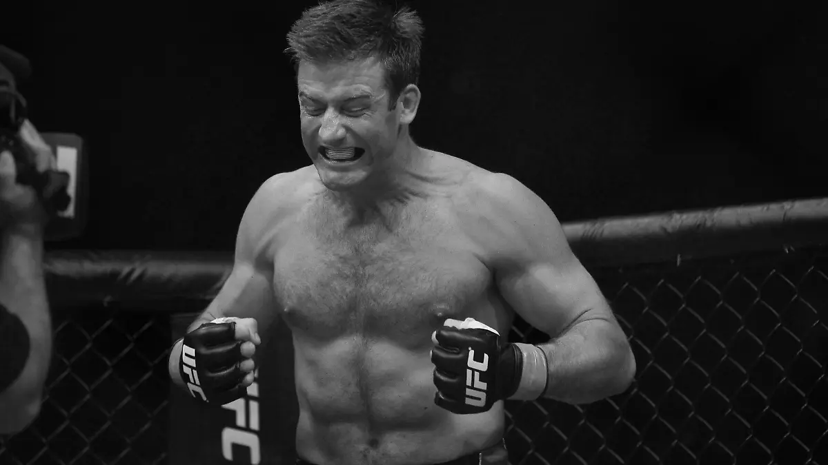 Stephan Bonnar before fighting Kyle Kingsbury in a UFC 139 Mixed Martial Arts light heavyweight bout in San Jose, Calif., Saturday, Nov. 19, 2011. (AP Photo/Jeff Chiu)