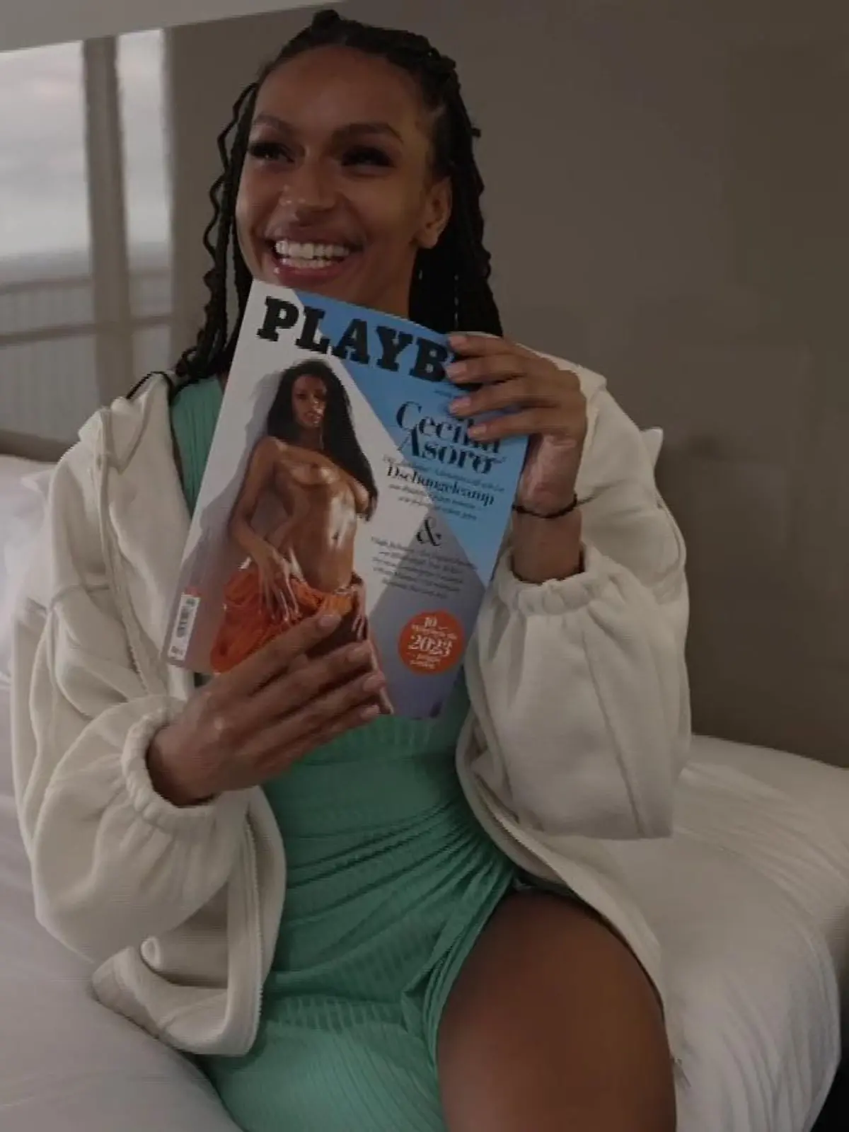 Cecilia Asoro sieht ihre PLAYBOY-Fotos