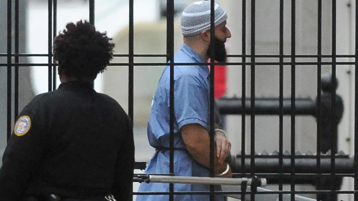 ARCHIV - 03.02.2016, USA, Baltimore: Adnan Syed betritt das Courthouse East vor einer Anhörung. (zu dpa «Aus Podcast «Serial» bekannter US-Fall: Neue Zweifel an Mordurteil») Foto: Barbara Haddock Taylor/The Baltimore Sun/AP/dpa +++ dpa-Bildfunk +++