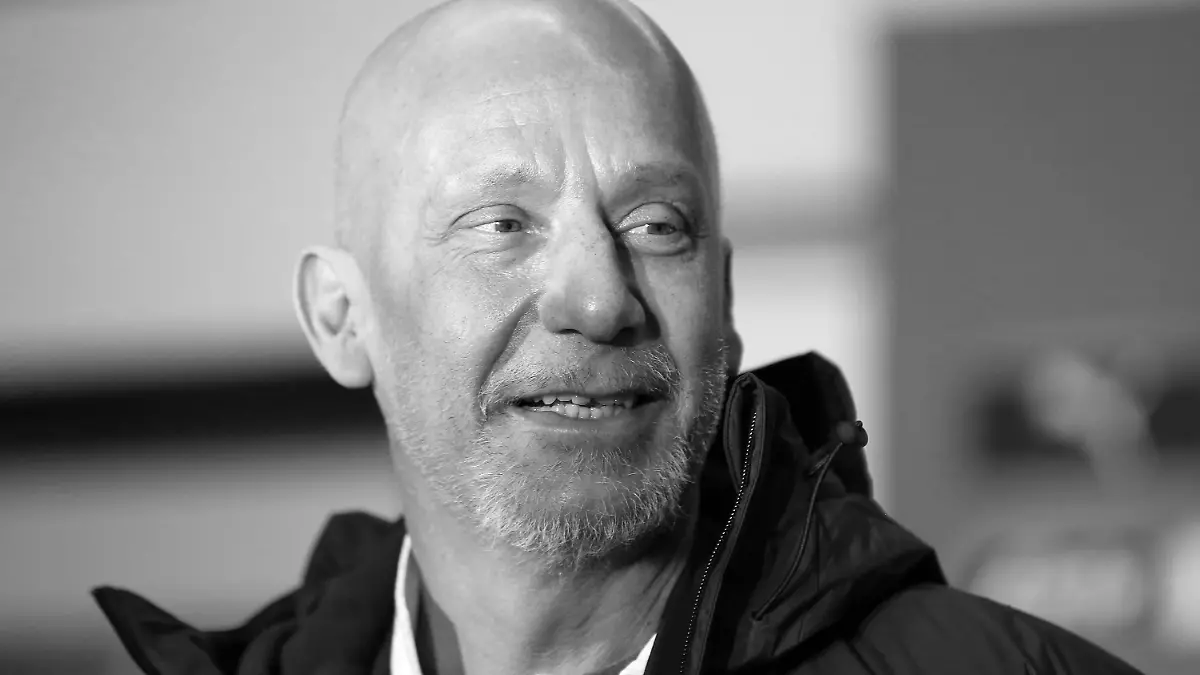 BGUK_2535887 - Palermo, ITALY - Gianluca Vialli with the Italian national team in Palermo for the Italy Armenia match for European qualification.
Pictured: Gianluca Vialli
BACKGRID UK 20 DECEMBER 2022
BYLINE MUST READ: IPA / BACKGRID