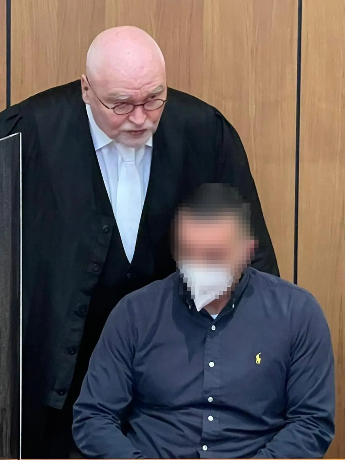 Der Tatverdächtigte Hüseyin C. würde die Tat an seiner Ehefrau gerne rückgängig machen.