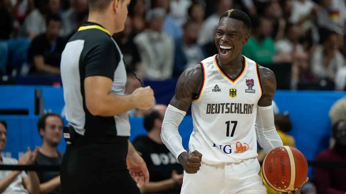 Basketball Berlin 13.09.2022 Eurobasket 2022 Viertelfinale Deutschland GER - Griechenland GRE Dennis Schröder / Schroeder Deutschland, No.17 Schröder Schroder *** Basketball Berlin 13 09 2022 Eurobasket 2022 quarterfinals Germany GER Greece GRE Dennis Schröder Schroeder Germany, No 17 Schröder Schroder 