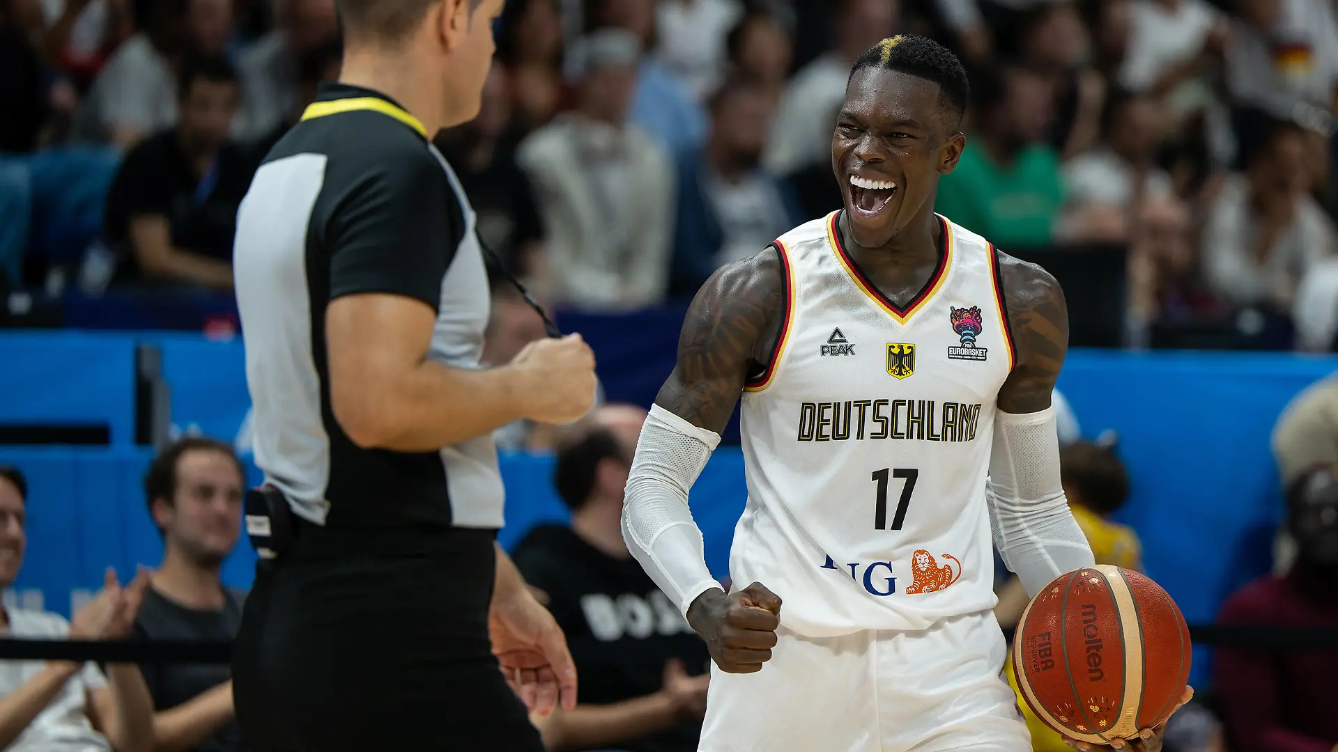 Basketball Berlin 13.09.2022 Eurobasket 2022 Viertelfinale Deutschland GER - Griechenland GRE Dennis Schröder / Schroeder Deutschland, No.17 Schröder Schroder *** Basketball Berlin 13 09 2022 Eurobasket 2022 quarterfinals Germany GER Greece GRE Dennis Schröder Schroeder Germany, No 17 Schröder Schroder 