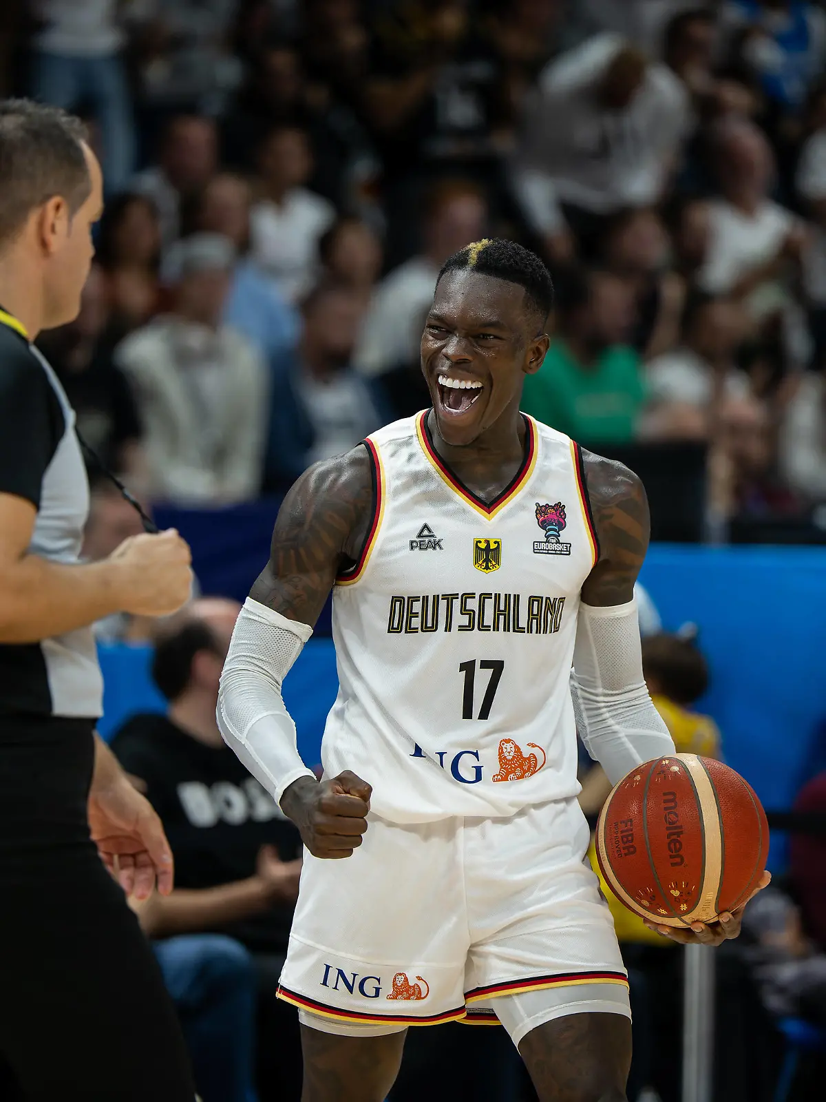 Basketball Berlin 13.09.2022 Eurobasket 2022 Viertelfinale Deutschland GER - Griechenland GRE Dennis Schröder / Schroeder Deutschland, No.17 Schröder Schroder *** Basketball Berlin 13 09 2022 Eurobasket 2022 quarterfinals Germany GER Greece GRE Dennis Schröder Schroeder Germany, No 17 Schröder Schroder 