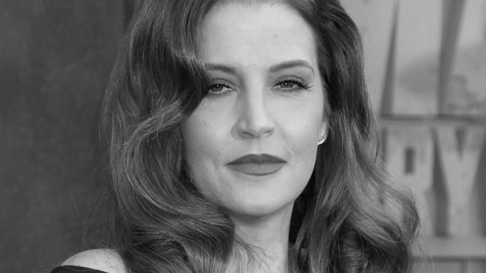 ARCHIV - 07.05.2015, USA, Hollywood: US-Schauspielerin Lisa Marie Presley kommt zur Premiere des Films "Mad Max - Fury Road" im TCL Chinese Theatre. Der am 12.01.2023 im Alter von 54 Jahren gestorbenen Elvis-Tochter Lisa Marie Presley soll am 22.01.2023 mit einer öffentlichen Trauerfeier in Graceland gedacht werden. Foto: Jimmy Morris/EPA/dpa +++ dpa-Bildfunk +++