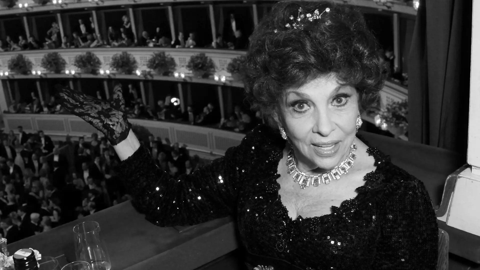 Wiener Opernball 2013 Wien, Oper, 07. 02. 2013 Gina LOLLOBRIGIDA

Wiener Opera Ball 2013 Vienna Opera 07 02 2013 Gina Lollobrigida