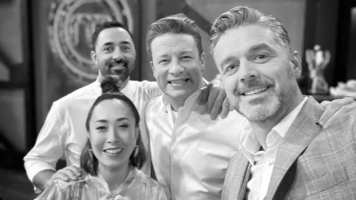 Jamie Oliver mit seinen "MasterChef Australia"-Kollegen, u.a. Jock Zonfrillo (r.)
