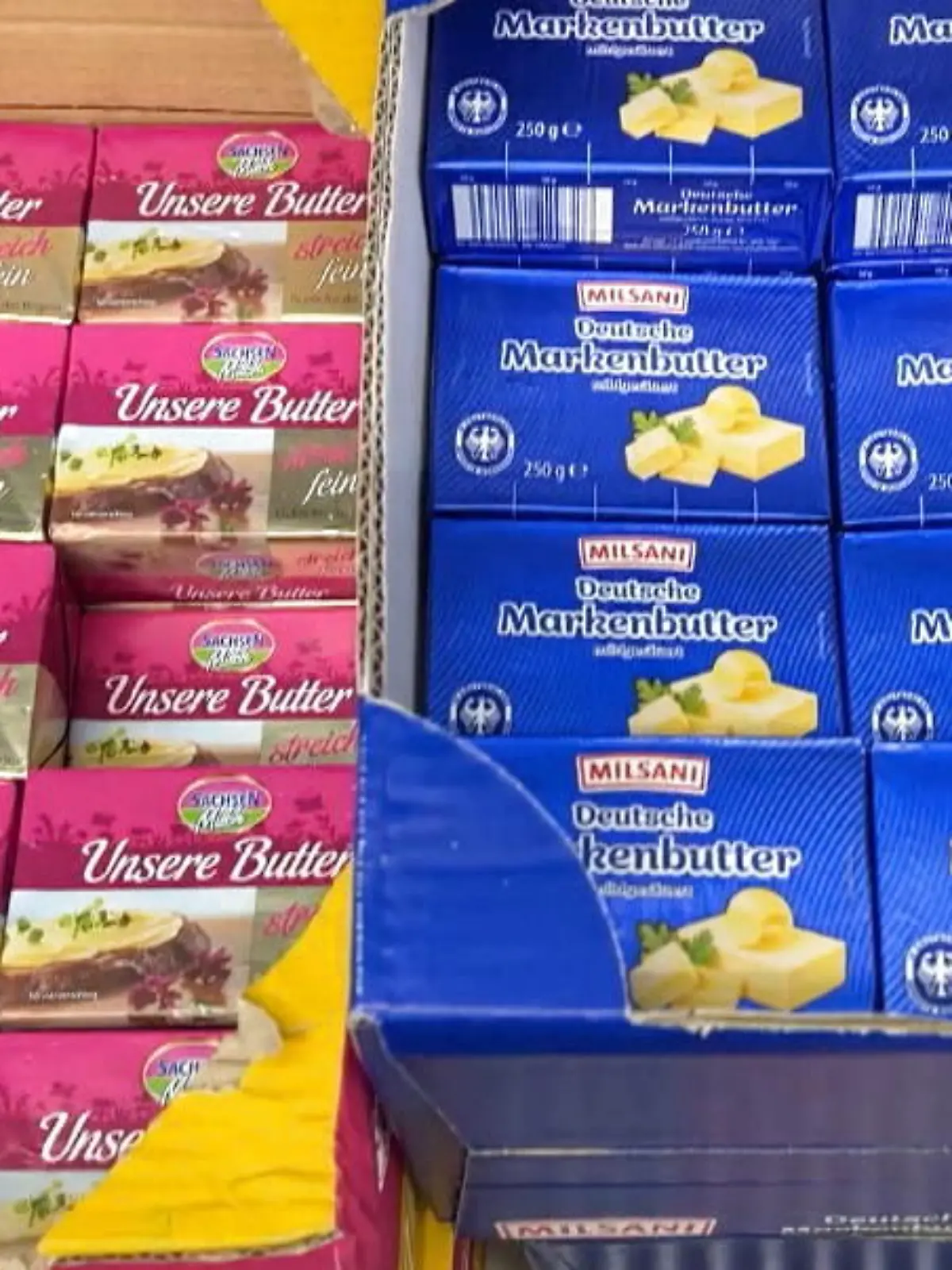 Aldi Nord und Aldi Süd preschen wieder vor und senken den Preis für die Butter der Eigenmarke deutlich. Ein 250-Gramm-Päckchen „Deutsche Markenbutter“ kostet beim Discounter nur noch 1,59 Euro. Warum die Preise plötzlich so stark fallen und ob wir mit weiteren Preissenkungen rechnen können.