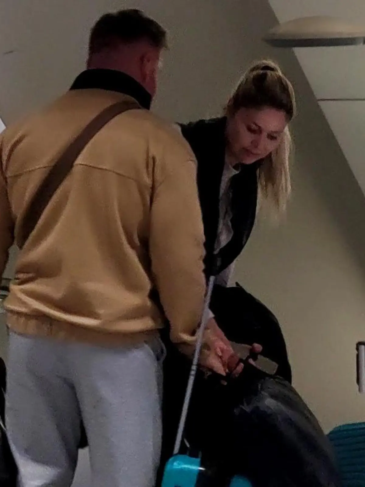 Peter Klein und Yvonne Woelke am Flughafen Frankfurt