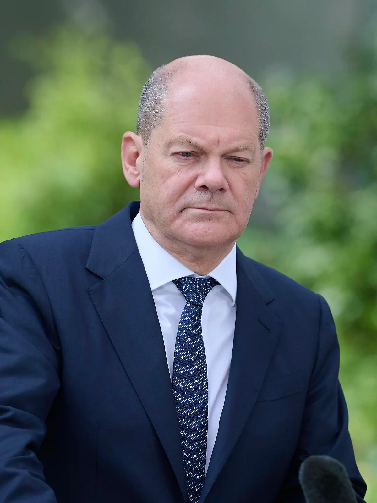  Berlin, Statements von Olaf Scholz, Yasmin Fahimi und Rainer Dulger nach ihrem Gespräch zur Konzertierten Aktion Bundeskanzler Olaf Scholz SPD, Yasmin Fahimi DGB-Vorsitzenden und Rainer Dulger BDA-Präsidenten geben am 15.09.2022 ein Statement nach ihrem Gespräch zur Konzertierten Aktion im Garten des Bundeskanzleramt ab. Berlin Bundeskanzleramt Berlin Deutschland *** Berlin, Statements of Olaf Scholz, Yasmin Fahimi and Rainer Dulger after their conversation on the Concerted Action Federal Chancellor Olaf Scholz SPD , Yasmin Fahimi DGB Chairwoman and Rainer Dulger BDA President give a statement after their conversation on the Concerted Action in the garden of the Federal Chancellery Berlin Federal Chancellery Berlin Germany
