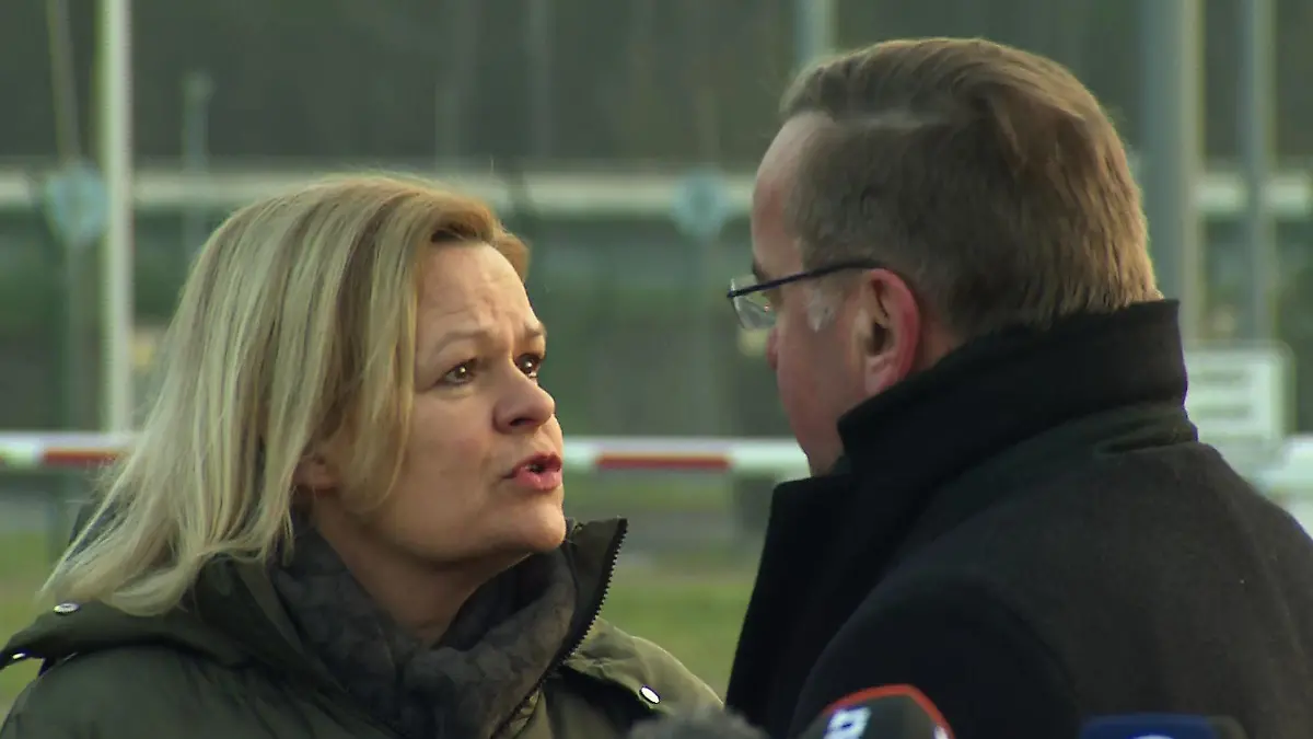 Nancy Faeser und Boris Pistorius (beide SPD) am Freitag in Wunstorf