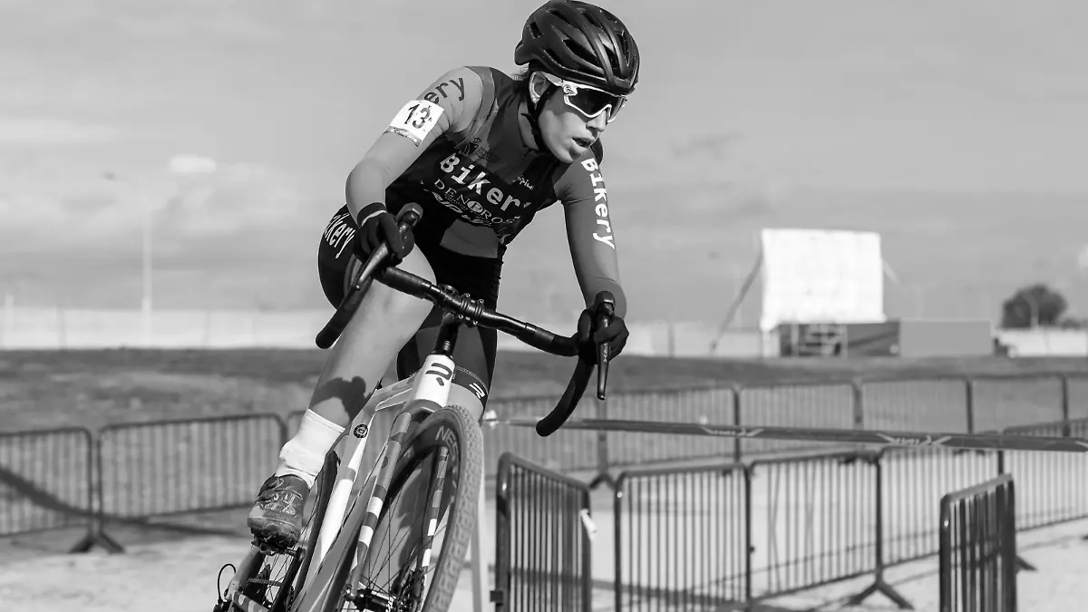 Estela DOMINGUEZ GARCIA (#13, U23, BIKERY-DENPROS CX TEAM) am 17.12.2021 beim Ciclo-cross Ciudad de Xativa in Xativa (Spanien)