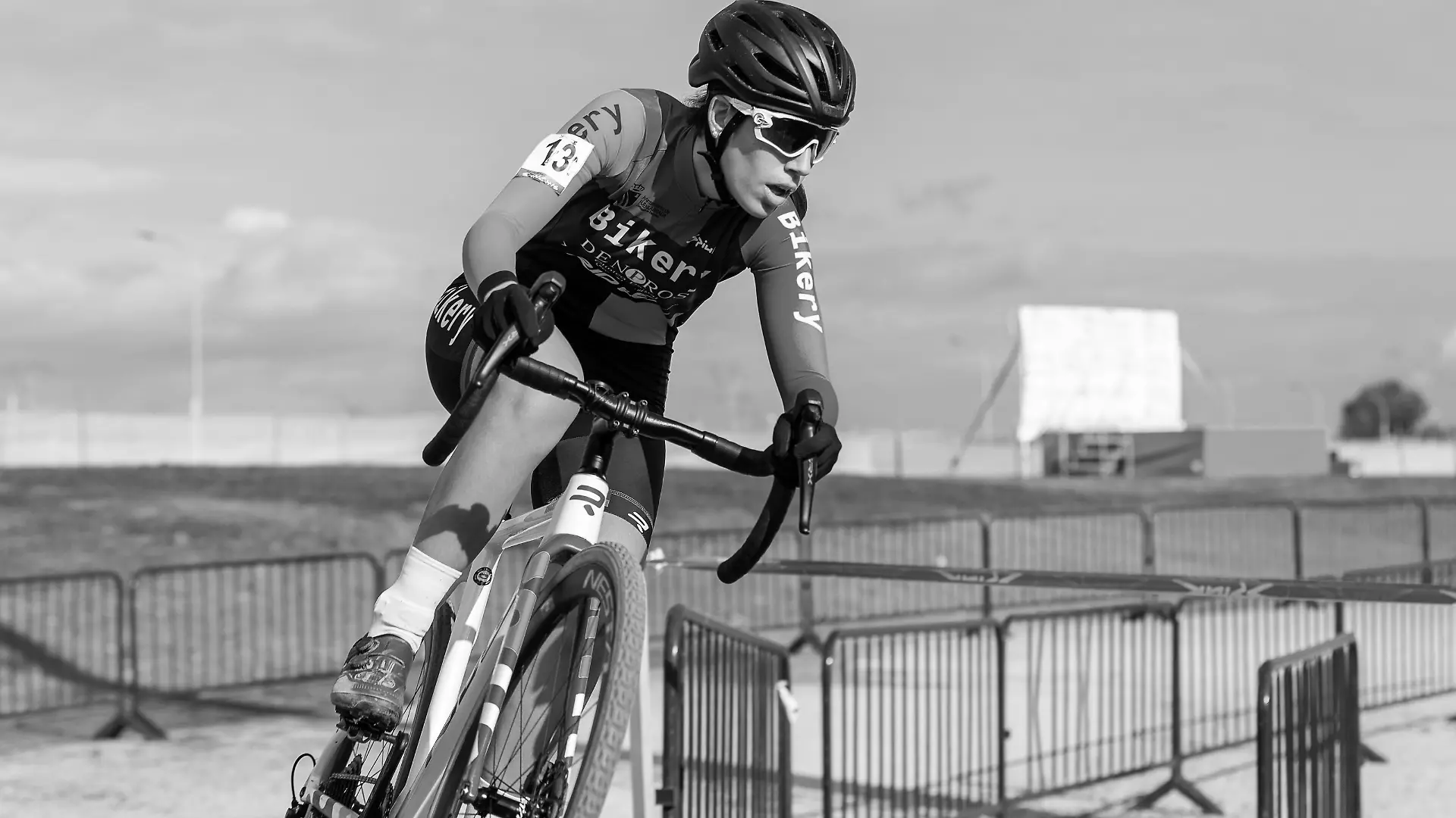 Estela DOMINGUEZ GARCIA (#13, U23, BIKERY-DENPROS CX TEAM) am 17.12.2021 beim Ciclo-cross Ciudad de Xativa in Xativa (Spanien)