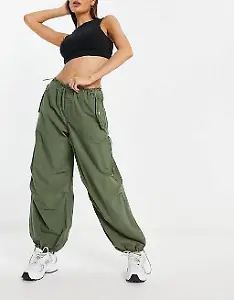 Fallschirm-Cargohose in Khaki