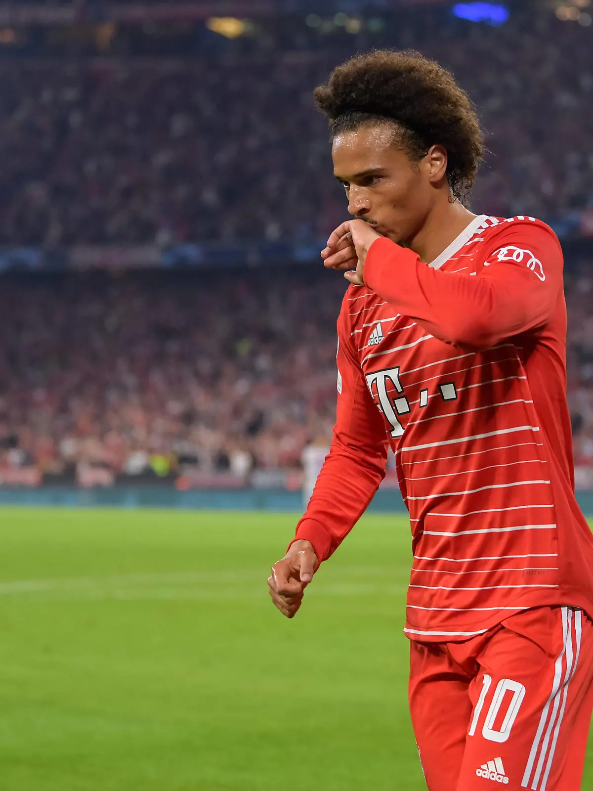  Fußball, UEFA Championsleague, 20220913, FC Bayern München - FC Barcelona, Barca Im Bild Leroy SANE FC Bayern München, 10 Torjubel bejubelt Tor 2:0. München Allianz Arena Bayern Deutschland *** Soccer, UEFA Championsleague, 20220913, FC Bayern Munich FC Barcelona In the picture Leroy SANE FC Bayern Munich, 10 goal cheer cheers goal 2 0 Munich Allianz Arena Bayern Germany Copyright: Passion2Press/MarkusxFischerx