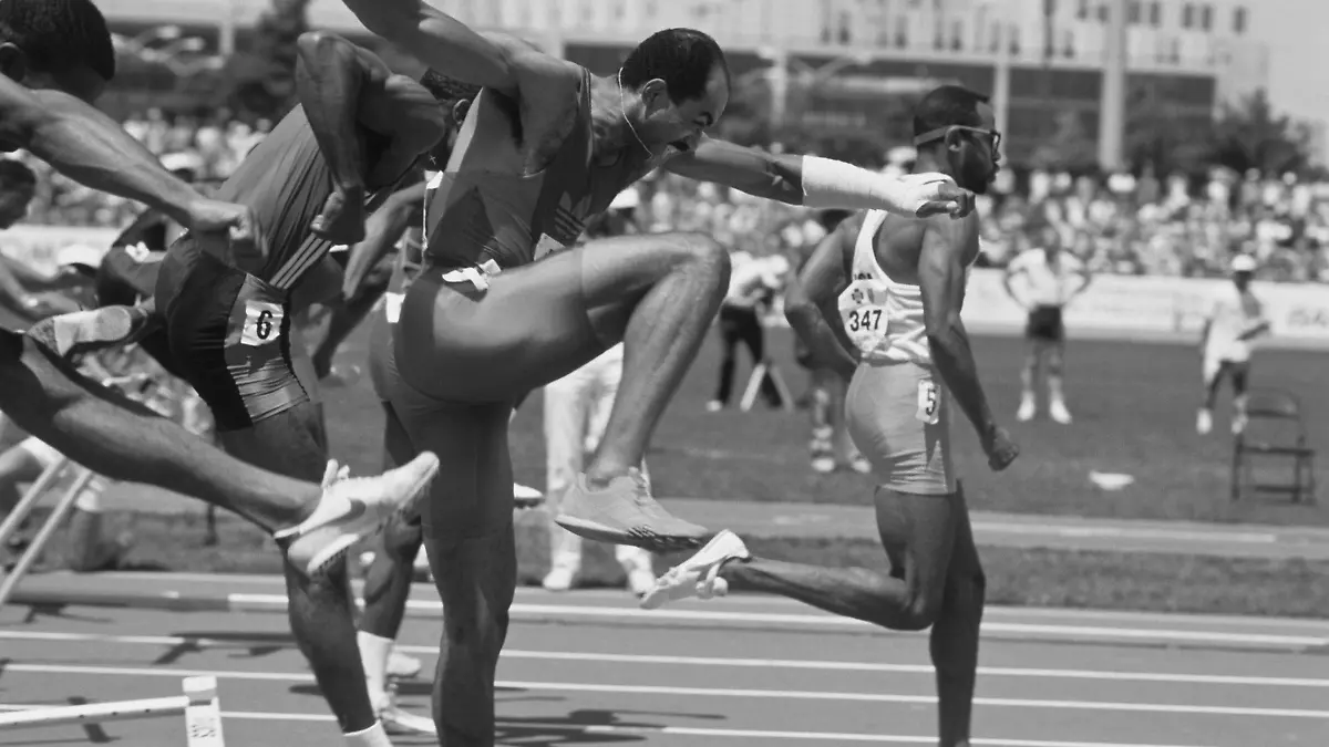 Track and Field Greg Foster competing at the 1988 US Olympic track and Field Trials wearing a cast for his broken arm. Indianapolis Indiana USA Copyright: xStevenxExSutton/DUOMO/PCNx TF1102 107190