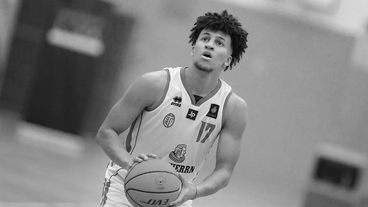 Basketball, ProB BARMER 2. Basketball Bundesliga, ETV Hamburg - SSV Lokomotive Bernau 74:77. Mubarak Salami ETV. Eimsbüttel Hamburg *** Basketball, ProB BARMER 2 Basketball Bundesliga, ETV Hamburg SSV Lokomotive Bernau 74 77 Mubarak Salami ETV Eimsbüttel Hamburg