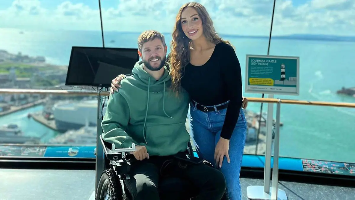 Story by Jam Press (Quadriplegic Boyfriend)
Pictured: George and Jessikah.
'My boyfriend is quadriplegic but we still have amazing sex – I'm his full-time carer too': British couple open up about sex life to fight against prejudice.
A young couple have gone viral after sharing details of their relationship on social media in the hopes of debunking myths around disability and sex.
George Dowell from West Sussex, first caught the eye of his girlfriend Jessikah Lopez, 29, after he appeared as a contestant on the Channel 4 show The Undateables.
The 30-year-old was paralysed from the chest down following a horrific car accident in 2010, when the vehicle flipped and he sustained a spinal injury.
George has "limited hand and arm function" and while first adjusting to his new life – and being disabled – worried about how other people would react, including rejection from women when dating.
"I was the front seat passenger, was wearing my seatbelt etc, there were others sat in the back of the car too,” George told Needtoknow.online.
“The car flipped and landed in the field opposite the road. I was the only one with severe injuries.
“Dating isn’t as easy when you’re in a wheelchair, because people automatically have assumptions about you or can’t see themselves with someone with a disability, so I often worried about being rejected straight away.
“In the early days it was hard but as I’ve got used to my life post-injury, I have had stable relationships and actively dated before I met Jessikah.”
The couple met on social media, after George slid into Jessikah's DMs.
“I thought George was really cute and sweet, so I followed him on social media but never spoke to him," she told NeedToKnow.online.
"Then about two years later, George messaged me on Facebook in relation to a story I posted, we got chatting and the rest is history.
“Our first date, I went over to his house, brought lots of snacks and we watched movies.
"I got there at 12 and