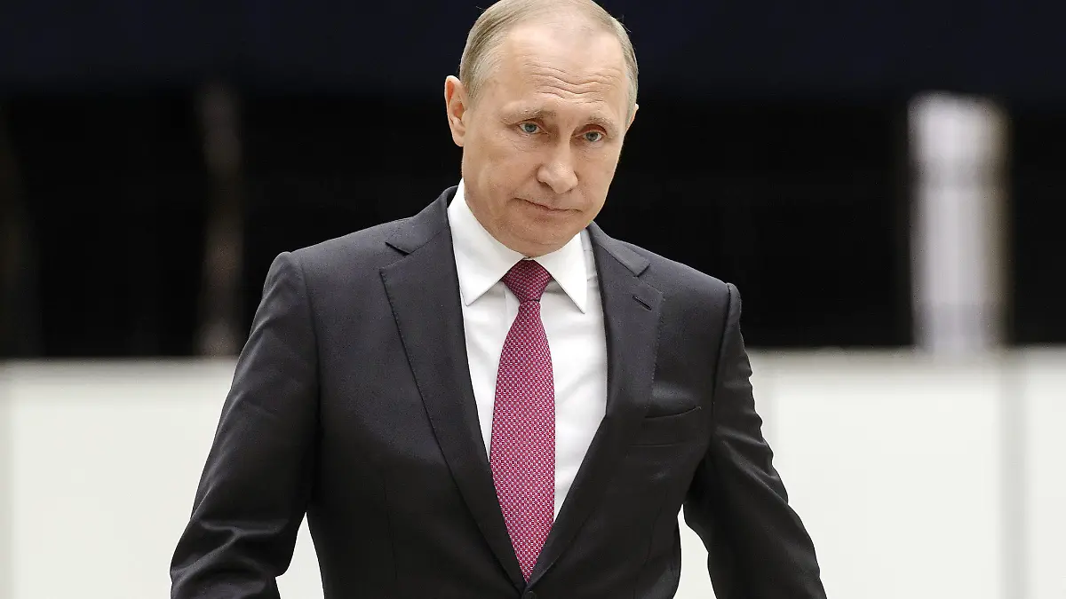 Wladimir Putin trifft Journalisten in Moskau / 150617

*** Annual special program "Direct Line with Russian President Vladimir Putin." Russian President Vladimir Putin talking to journalists after the program in Gostiny Dvor. June, 15, 2017. Russia, Moscow. ***