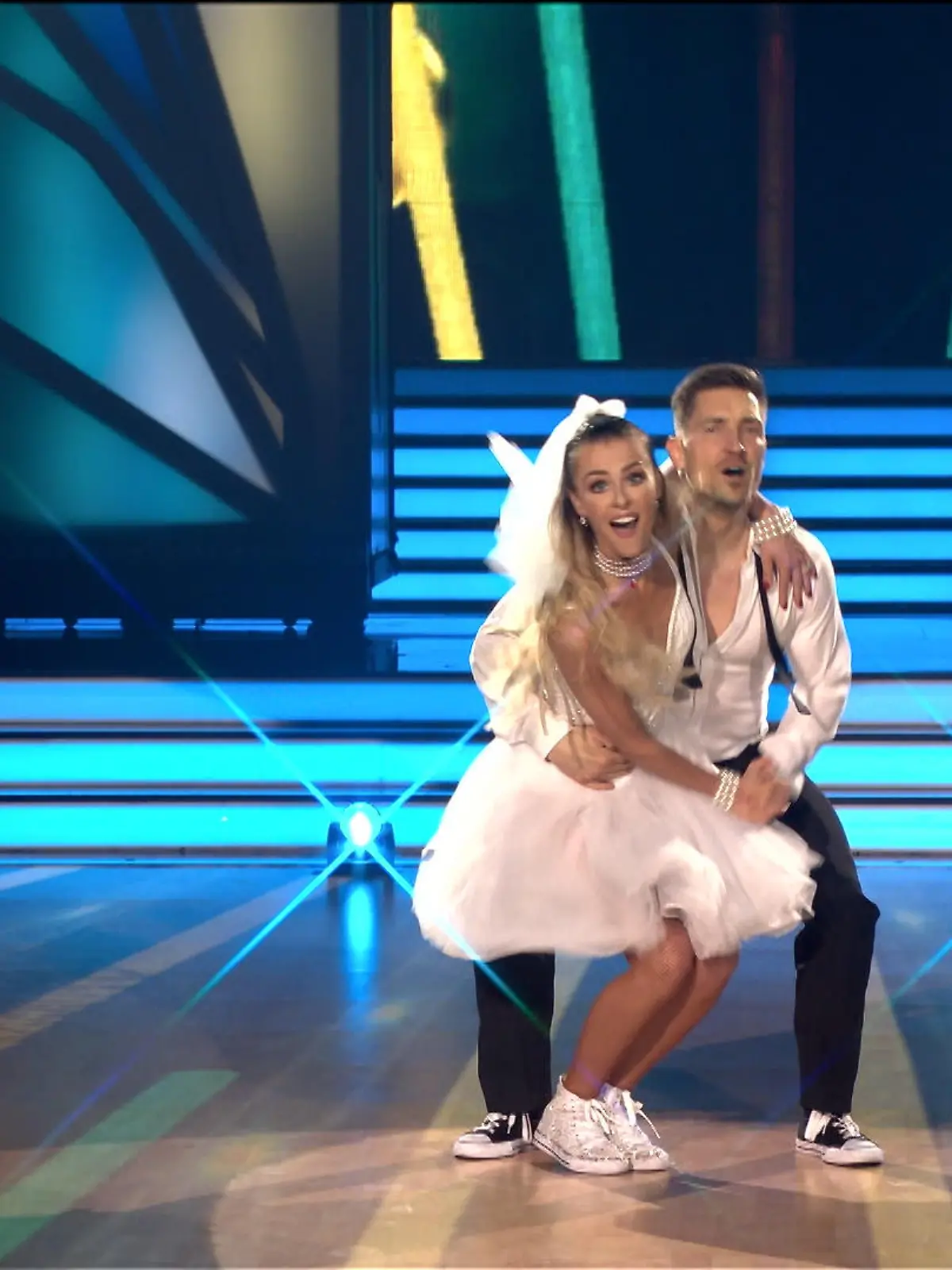 030323-LetsDance-CF.mxf.22 44 47 22.Still025