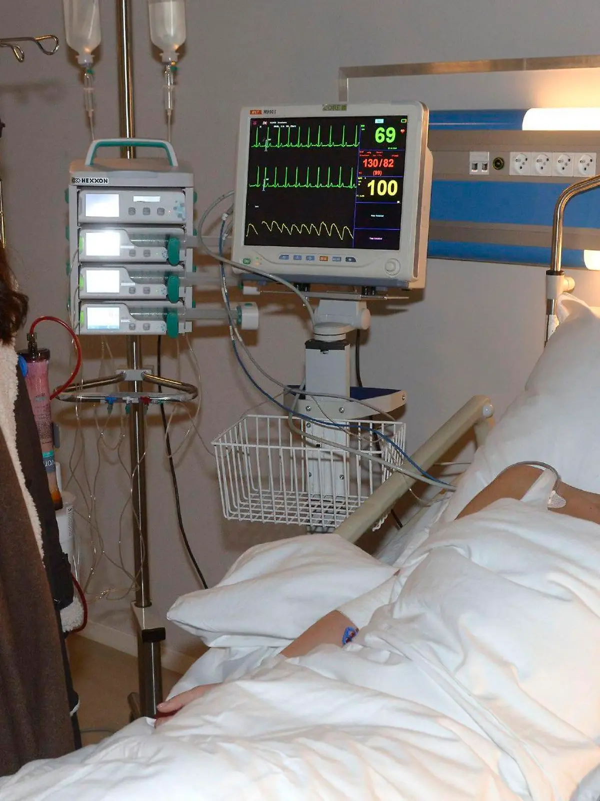 Laura (Chryssanthi Kavazi) erkennt erschüttert, was sie bei Sunny (Valentina Pahde) angerichtet hat.

Die Verwendung des sendungsbezogenen Materials ist nur mit dem Hinweis und Verlinkung auf RTL+ gestattet.