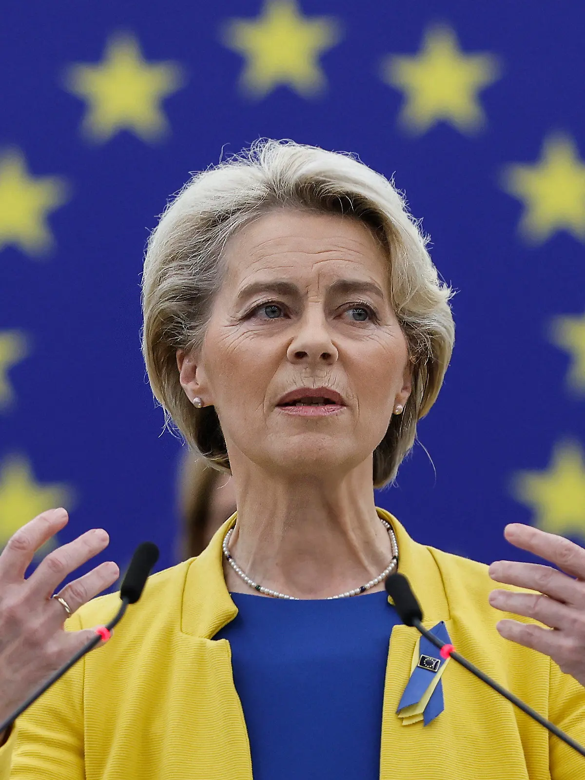14.09.2022, Frankreich, Straßburg: Ursula von der Leyen (CDU), Präsidentin der Europäischen Kommission, gestikuliert, während sie im Europäischen Parlament in Straßburg über die Ukraine spricht. Foto: Jean-Francois Badias/AP/dpa +++ dpa-Bildfunk +++