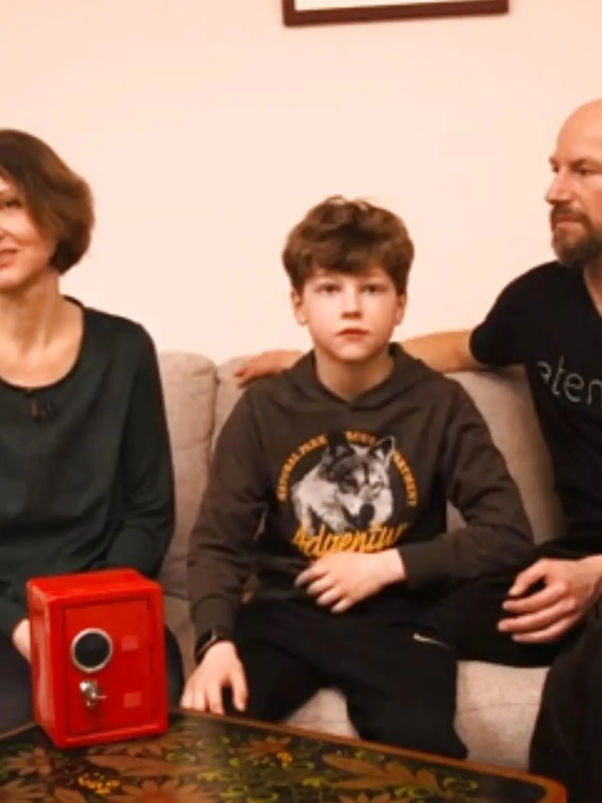 Seit Januar gibt’s jetzt das Bürgergeld statt Hartz IV. Und auf den ersten Blick klingen die Zahlen ganz passabel, so ganz ohne Arbeit: Knapp 1600 Euro für eine vierköpfige Familie, die bisherige Wohnung darf für ein Jahr auch weiter bewohnt werden. Aber ist das in Zeiten von Inflation und gestiegenen Preisen aktuell wirklich eine Summe, von der man gut leben kann? Eine Familie macht für uns den Test, die Ergebnisse zeigen wir Ihnen im Video.