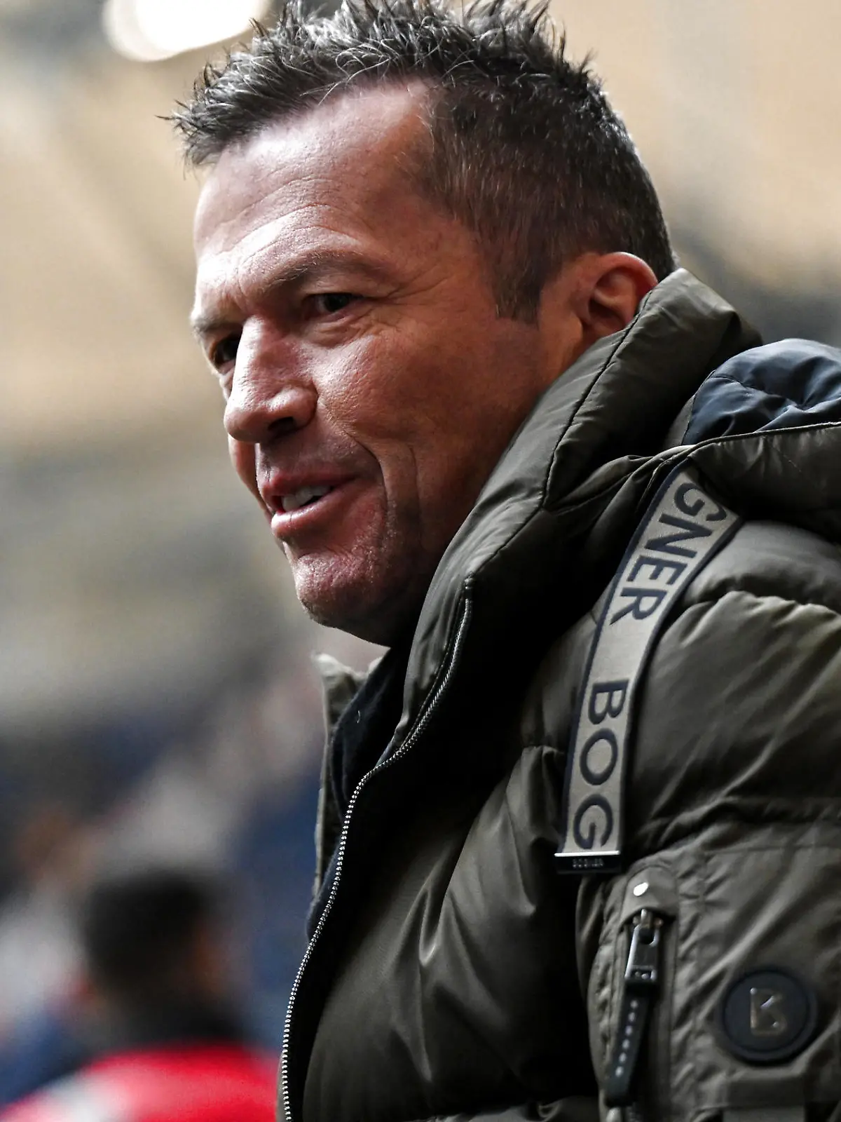 11.03.2023, Nordrhein-Westfalen, Gelsenkirchen: Fußball: Bundesliga, FC Schalke 04 - Borussia Dortmund, 24. Spieltag, in der Veltins Arena. TV-Experte Lothar Matthäus ist vor dem Spiel im Stadion. Foto: David Inderlied/dpa +++ dpa-Bildfunk +++