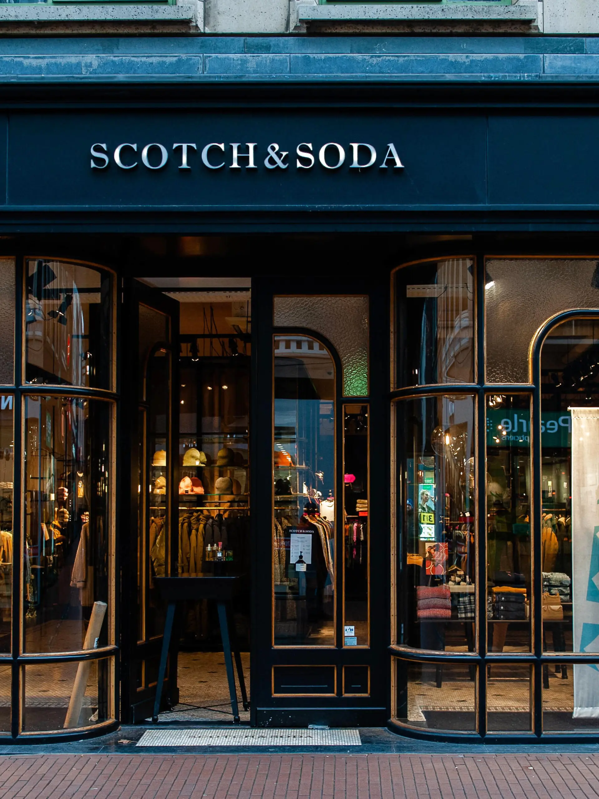 January 14, 2022, Nijmegen, Gelderland, Netherlands: A view of a closed Scotch&Soda fashion store..Tonight, the cabinet is expected to announce a relaxation of the coronavirus rules for higher education, retail, contact professions, and sports. In the meantime, the cultural and catering industries will have to wait a bit longer. The Hague sources report that the cabinet has reached an agreement on this. The shops may remain open until 5 p.m. There are still restrictions on the maximum number of visitors per square meter. The hard lockdown is set to end on Saturday, January 15, and due to the advice of the OMT Outbreak Management Team, university and MBO students may get the chance for physical lessons again. The pressure to let go of the - ZUMAs197 20220114_zaa_s197_077 Copyright: xAnaxFernandezx 