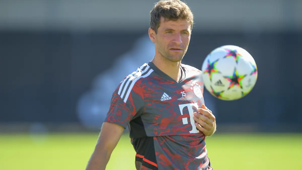 Fußball, Championsleague, 20220912, Abschlusstraining, FC Bayern München - FC Barcelona, Barca Im Bild Thomas MÜLLER Mueller Muller, FC Bayern München, 25 Ball vor Augen. München Trainingsgelände Säbener Str. 51 Bayern Deutschland *** Soccer, Championsleague, 20220912, final training, FC Bayern Munich FC Barcelona In the picture Thomas MÜLLER Mueller Muller, FC Bayern Munich, 25 ball in front of eyes Munich training ground Säbener Str 51 Bayern Germany Copyright: Passion2Press/MarkusxFischerx