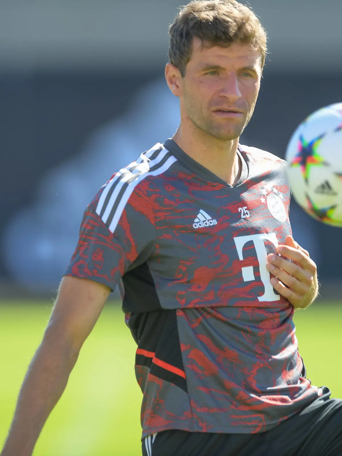 Fußball, Championsleague, 20220912, Abschlusstraining, FC Bayern München - FC Barcelona, Barca Im Bild Thomas MÜLLER Mueller Muller, FC Bayern München, 25 Ball vor Augen. München Trainingsgelände Säbener Str. 51 Bayern Deutschland *** Soccer, Championsleague, 20220912, final training, FC Bayern Munich FC Barcelona In the picture Thomas MÜLLER Mueller Muller, FC Bayern Munich, 25 ball in front of eyes Munich training ground Säbener Str 51 Bayern Germany Copyright: Passion2Press/MarkusxFischerx