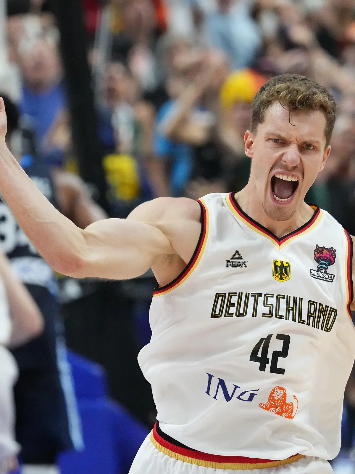 13.09.2022, Berlin: Basketball: EM, Deutschland - Griechenland, K.o.-Runde, Viertelfinale, Mercedes-Benz Arena, Andreas Obst (Deutschland) jubelt nach einem Punktgewinn. Foto: Soeren Stache/dpa +++ dpa-Bildfunk +++