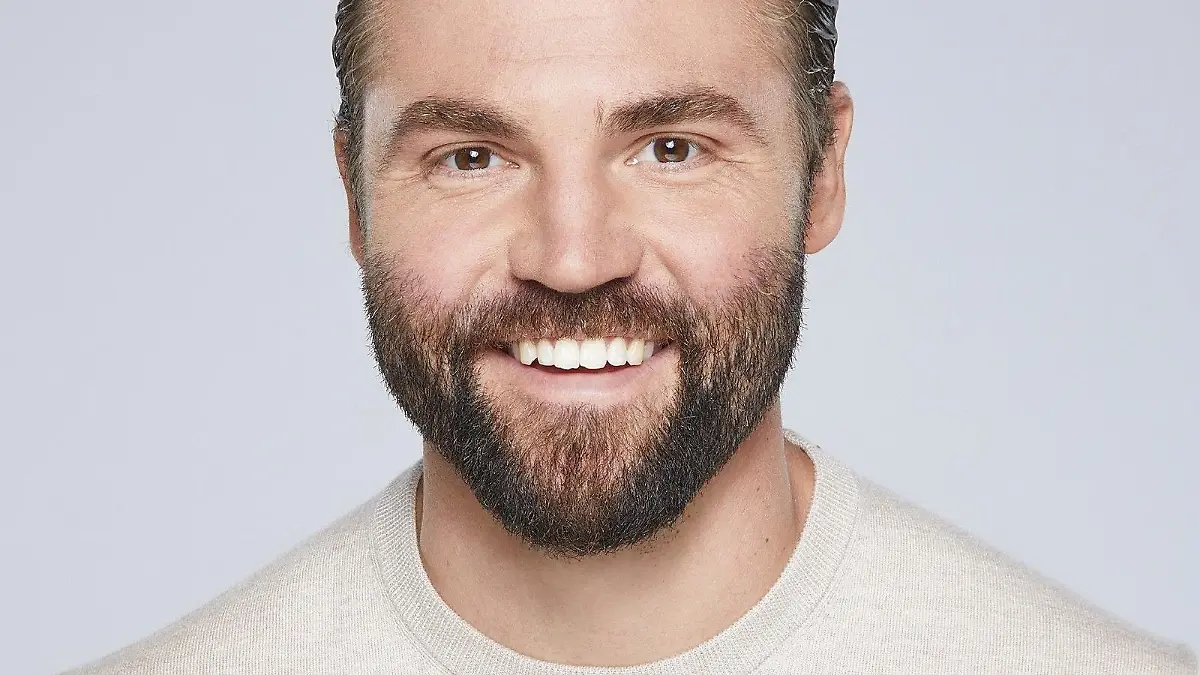 Ben Heinrich spielt "Benno 'Bambi' Heinrich"

Die Verwendung des sendungsbezogenen Materials ist nur mit dem Hinweis und Verlinkung auf RTL+ gestattet.