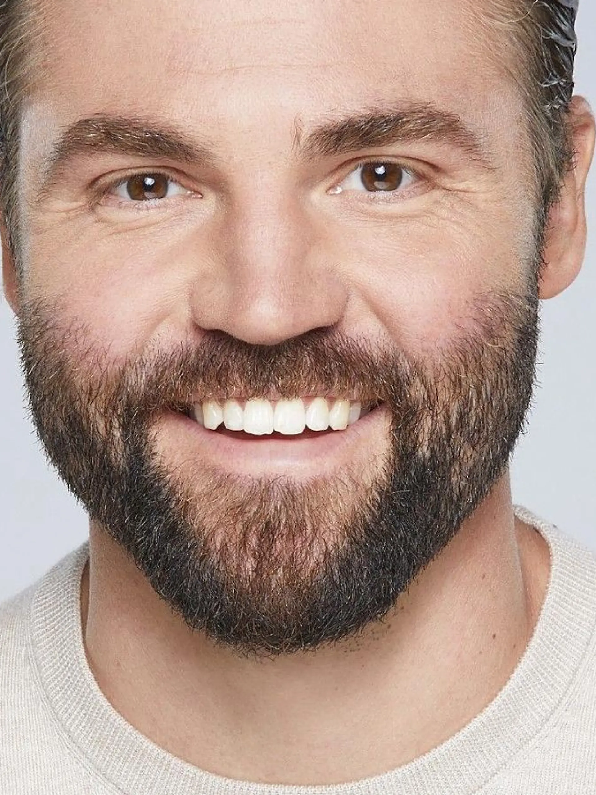 Ben Heinrich spielt "Benno 'Bambi' Heinrich"

Die Verwendung des sendungsbezogenen Materials ist nur mit dem Hinweis und Verlinkung auf RTL+ gestattet.