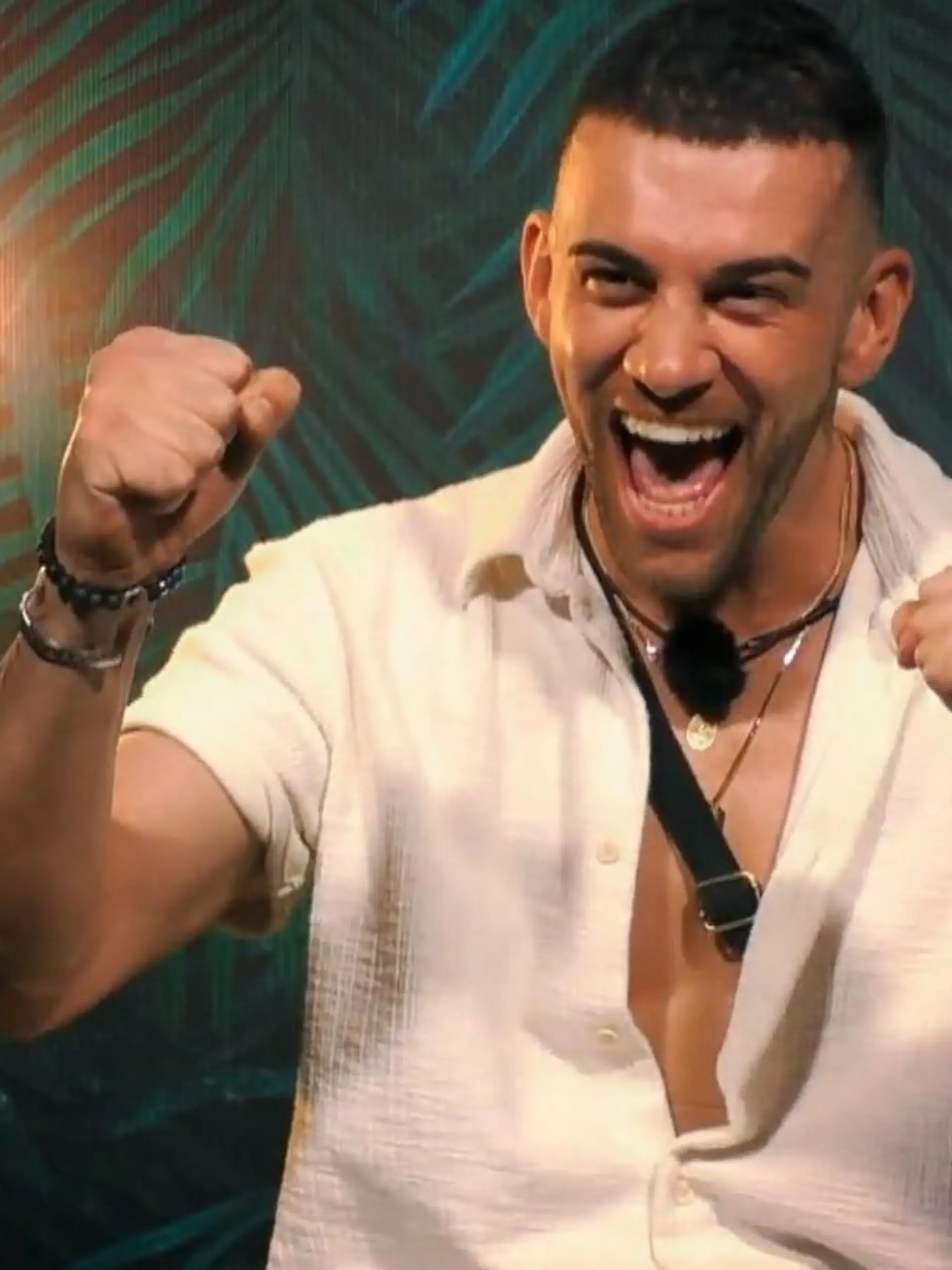 Die vierte Staffel von „Kampf der Realitystars“ bei RTLZWEI steht in den Startlöchern. Und ein Kandidat kann sein Glück kaum glauben: Serkan Yavuz. Was hat er nicht schon alles versucht, um auch bei diesem Reality-Format dabei sein zu dürfen. Doch bisher immer vergeblich. Wie er es dieses Mal geschafft hat, neben 22 anderen Promis in Thailands Traumkulisse seine Realitystar-Qualitäten zu können beweisen, erklärt er stolz im Video.