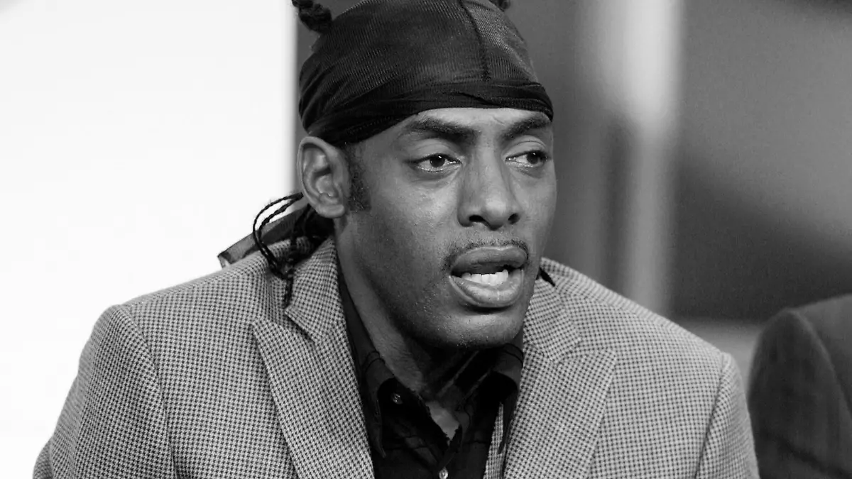 FILE PHOTO: Singer Coolio takes part in a panel discussion for his new Oxygen Network reality series "Coolio's Rules" at the NBC Universal summer 2008 press tour in Beverly Hills, California July 20, 2008. REUTERS/Fred Prouser/File Photo