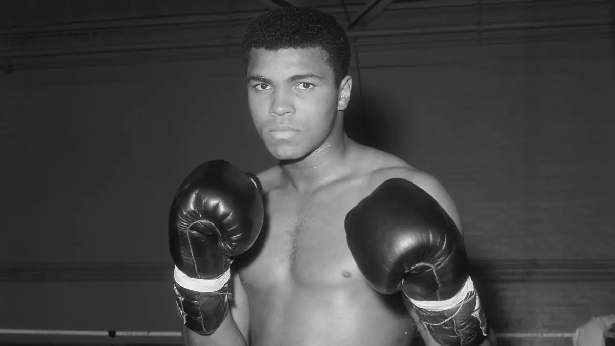World heavyweight boxing champion Muhammad Ali in training at the Royal Artillery Gymnasium in London for his upcoming fight with British champion Henry Cooper, against whom he must defend his title.   (Photo by Trevor Humphries/Getty Images)